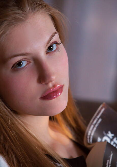 Gracile teen Bretona bares tiny tits and sexy ass 